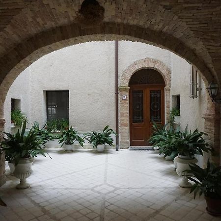 Palazzo De Fabritiis Bed & Breakfast Rosciano  Ngoại thất bức ảnh