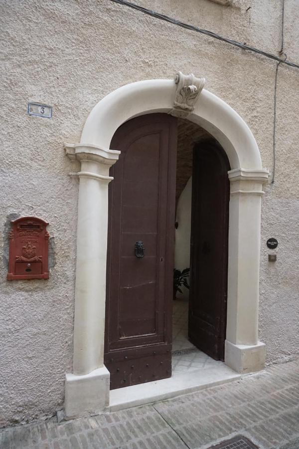 Palazzo De Fabritiis Bed & Breakfast Rosciano  Ngoại thất bức ảnh